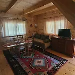 Drvena Vikendica Teodora Daire