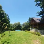 Drvena Vikendica Teodora Bihać