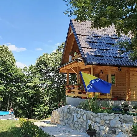 Drvena Vikendica Teodora * Bihac