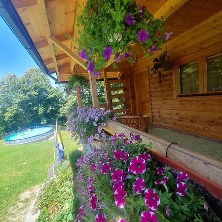 Drvena Vikendica Teodora * Bihać