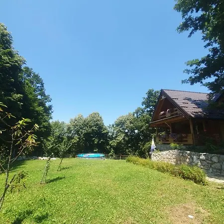 Drvena Vikendica Teodora Bihać